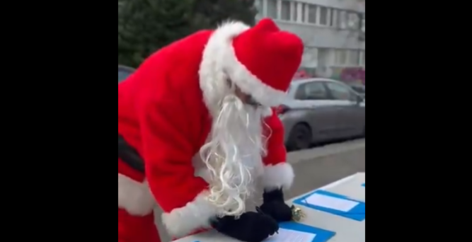 Потписао и Деда Мраз Потписао и Деда Мраз