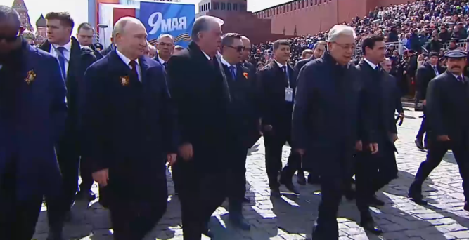 Путин на паради поводом Дана победе