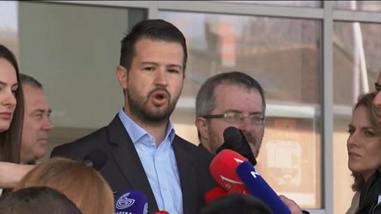 Љуби га мајка... Љуби га мајка...