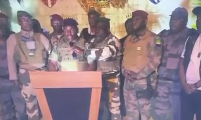 Војска Габона се обраћа јавности (Фото: Скриншот) Војска Габона се обраћа јавности (Фото: Скриншот)