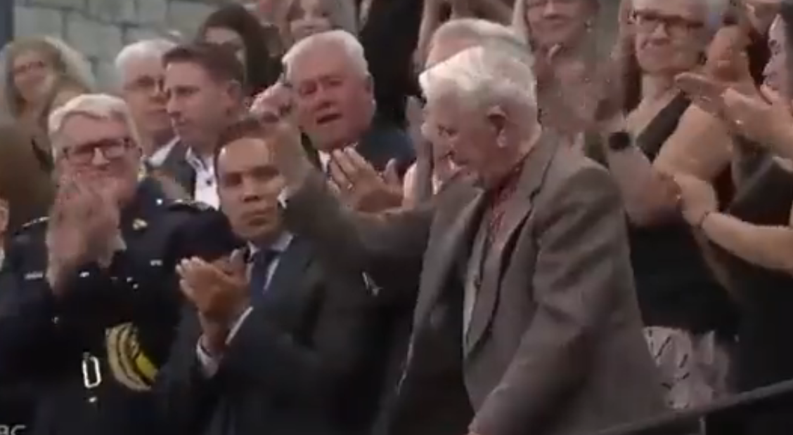 Славни моменат Запада... (Фото: Скриншот) Славни моменат Запада... (Фото: Скриншот)