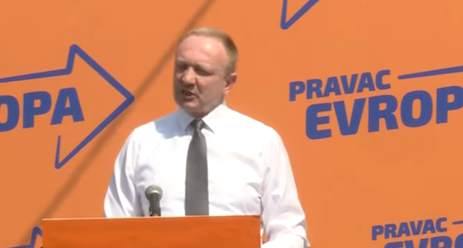 Ђиласови сарадници не воле буквар!? (Фото: Скриншот) Ђиласови сарадници не воле буквар!? (Фото: Скриншот)