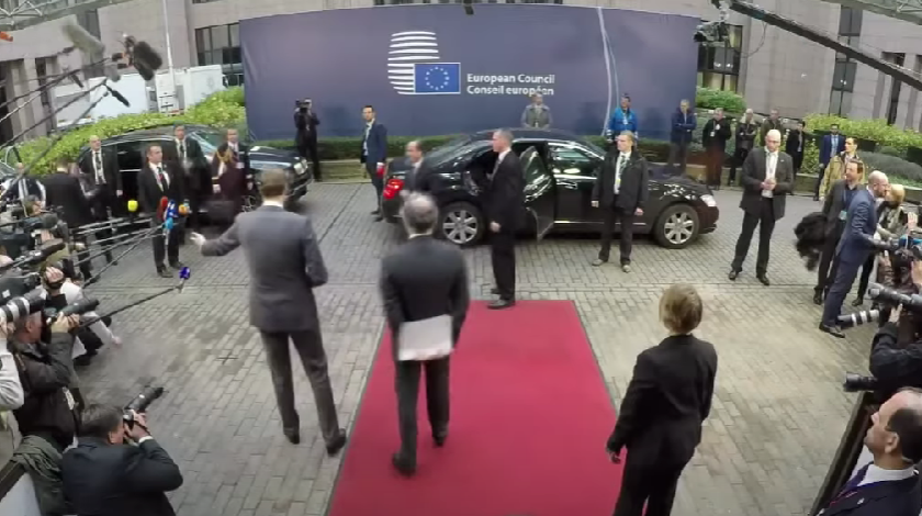 Испред зграде Савета Европе Испред зграде Савета Европе