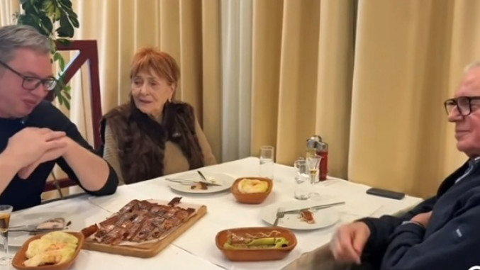 Јао... емоције... (у позадини тихи нежни клавир) Јао... емоције... (у позадини тихи нежни клавир)