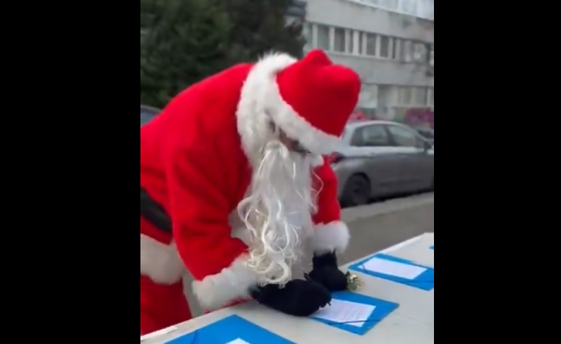 Потписао и Деда Мраз Потписао и Деда Мраз